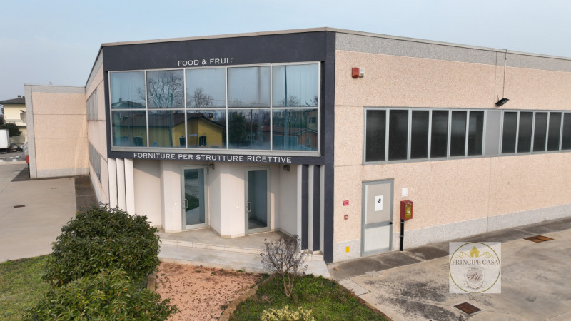 Immagine 2 di Capannone industriale in affitto  in Via Roma a Sant'elena