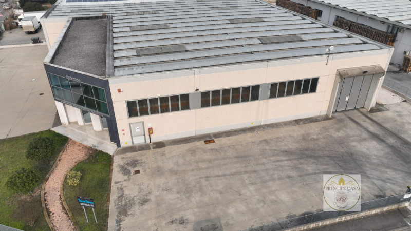 Immagine 3 di Capannone industriale in affitto  in Via Roma a Sant'elena
