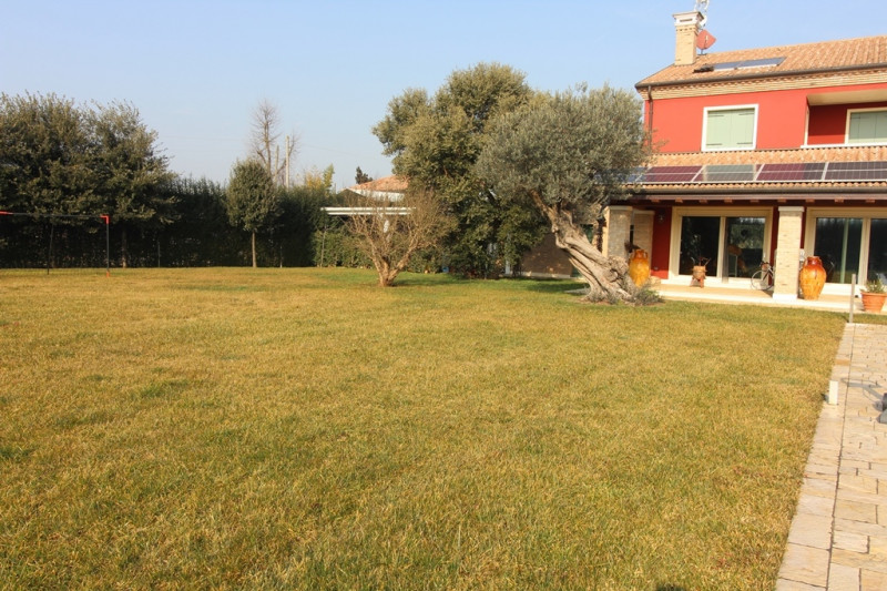 Immagine 42 di Villa in vendita  in via Pelosa a Veggiano