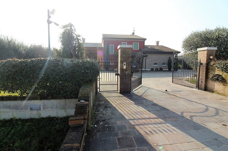 Immagine 51 di Villa in vendita  in via Pelosa a Veggiano