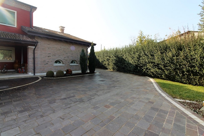 Immagine 54 di Villa in vendita  in via Pelosa a Veggiano