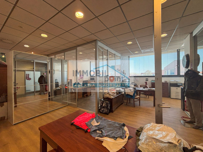 Immagine 2 di Ufficio in vendita  in piazza dell'artigianato a Abano Terme