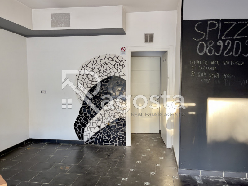 Immagine 4 di Negozio in affitto  in Via Raffaele Guariglia a Salerno