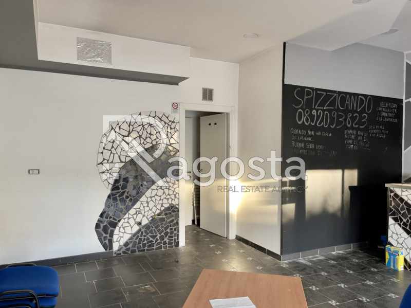 Immagine 6 di Negozio in affitto  in Via Raffaele Guariglia a Salerno