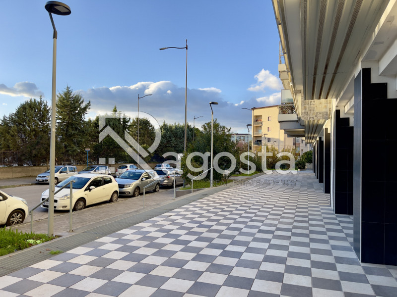 Immagine 8 di Negozio in affitto  in Via Raffaele Guariglia a Salerno