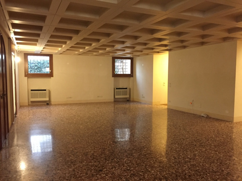 Immagine 2 di Ufficio in affitto  in Contrà Riale 10 a Vicenza