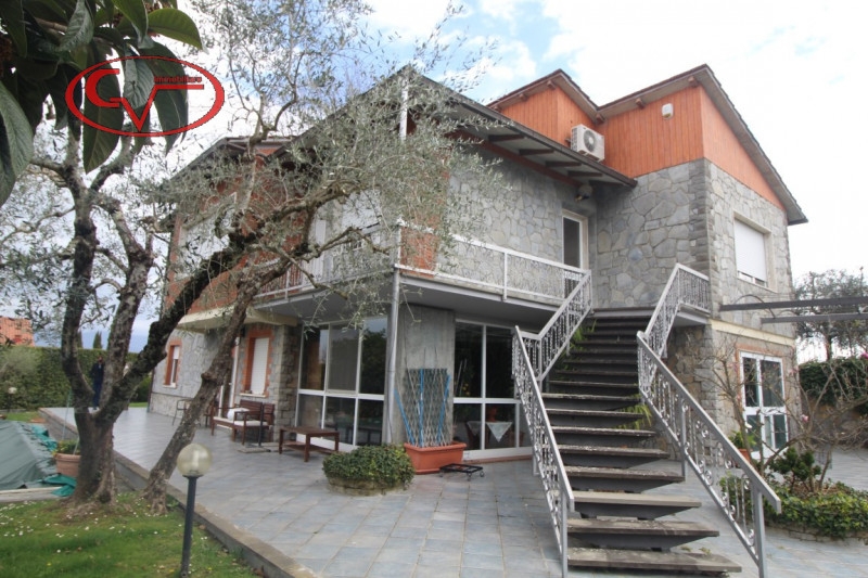 Immagine 3 di Villa in vendita  in via gori a Cavriglia