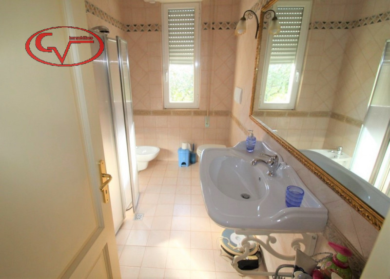 Immagine 27 di Villa in vendita  in via gori a Cavriglia