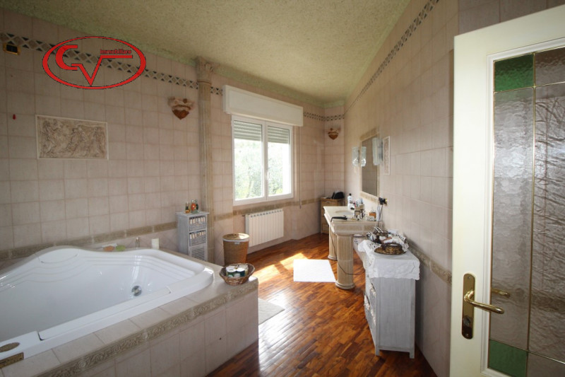 Immagine 80 di Villa in vendita  in via gori a Cavriglia