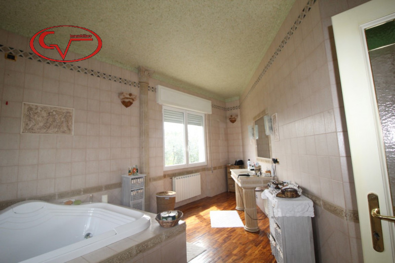 Immagine 81 di Villa in vendita  in via gori a Cavriglia