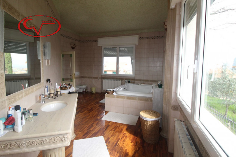 Immagine 84 di Villa in vendita  in via gori a Cavriglia