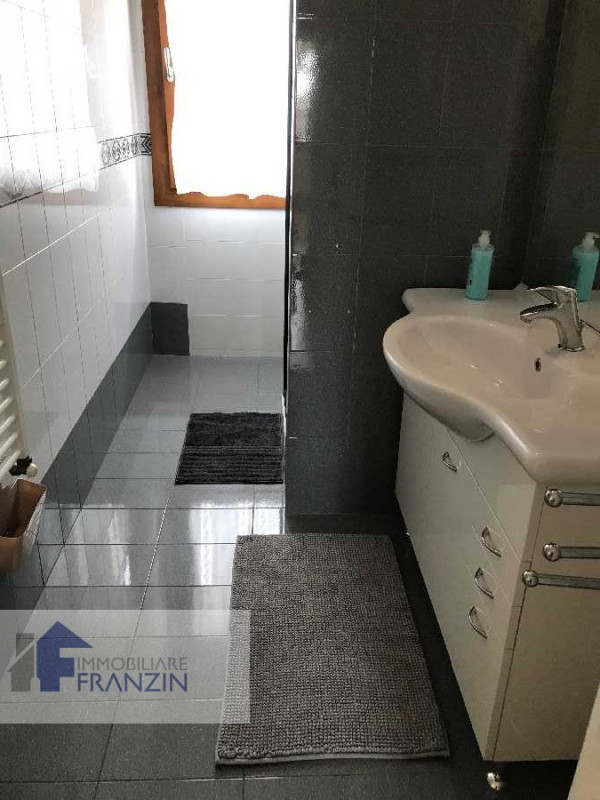 Immagine 19 di Camera in affitto  in via roma a Meolo