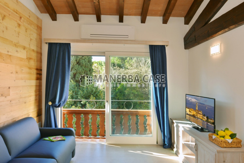 Immagine 2 di Appartamento in affitto  in lungolago zanardelli a Toscolano-Maderno