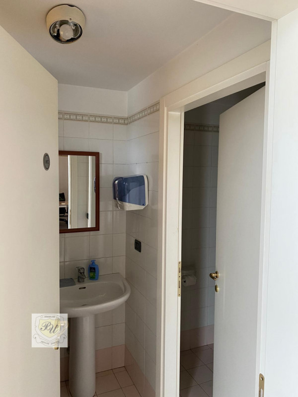 Immagine 5 di Ufficio in vendita  in Piazza Maggiore, 20 a Este