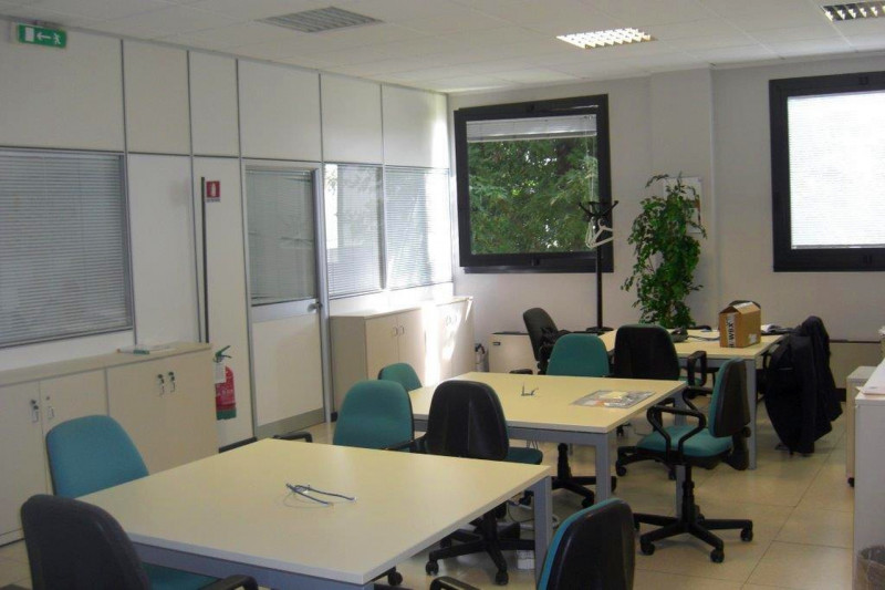Immagine 2 di Ufficio in affitto  in VIA TOBAGI a Peschiera Borromeo