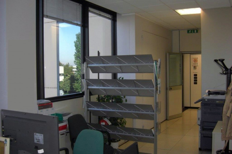 Immagine 19 di Ufficio in affitto  in VIA TOBAGI a Peschiera Borromeo