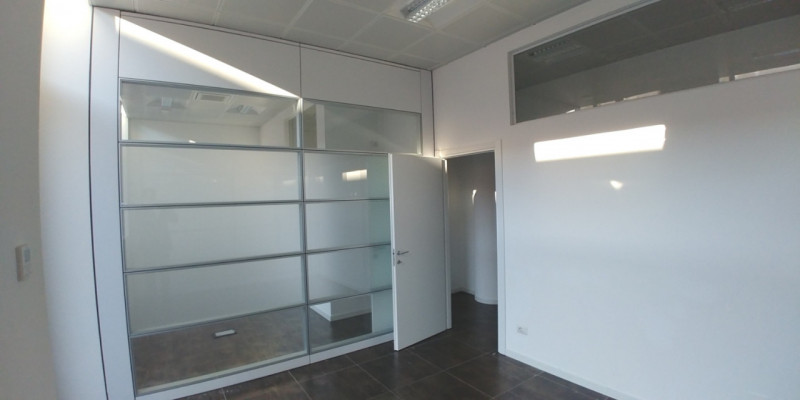 Immagine 10 di Ufficio in vendita  in VIALE DELL' ARTIGIANATO a Bernareggio