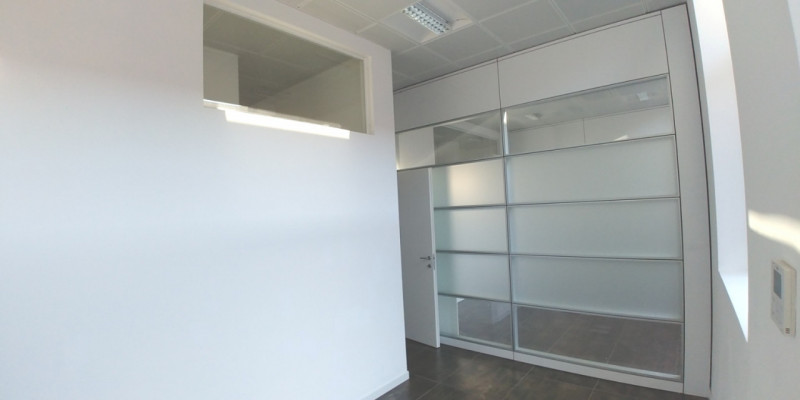 Immagine 12 di Ufficio in vendita  in VIALE DELL' ARTIGIANATO a Bernareggio