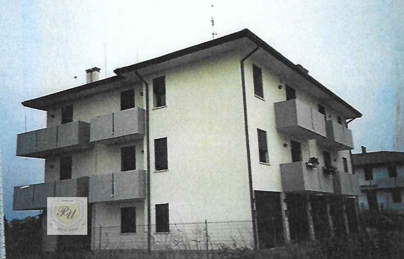 Immagine 2 di Palazzo in vendita  in Via 28 aprile a Borgo Veneto