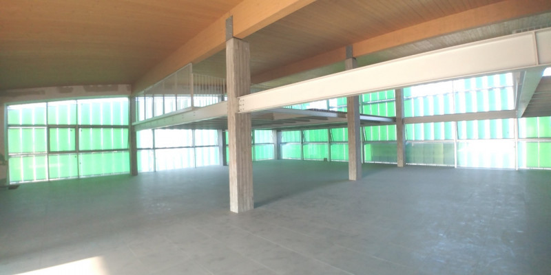 Immagine 13 di Attività commerciale in vendita  in VIA MAMELI a Vimercate