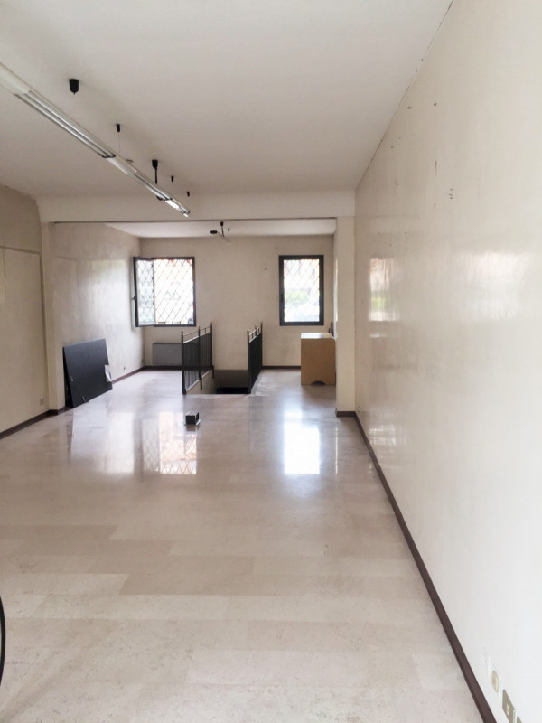 Immagine 8 di Negozio in affitto  in Via Brugnari a Castelfranco Veneto