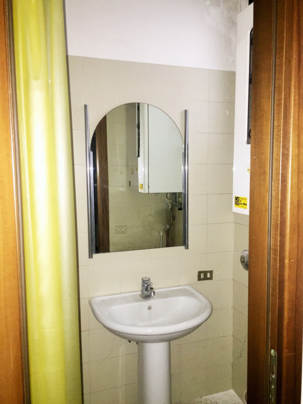 Immagine 13 di Negozio in affitto  in Via Brugnari a Castelfranco Veneto