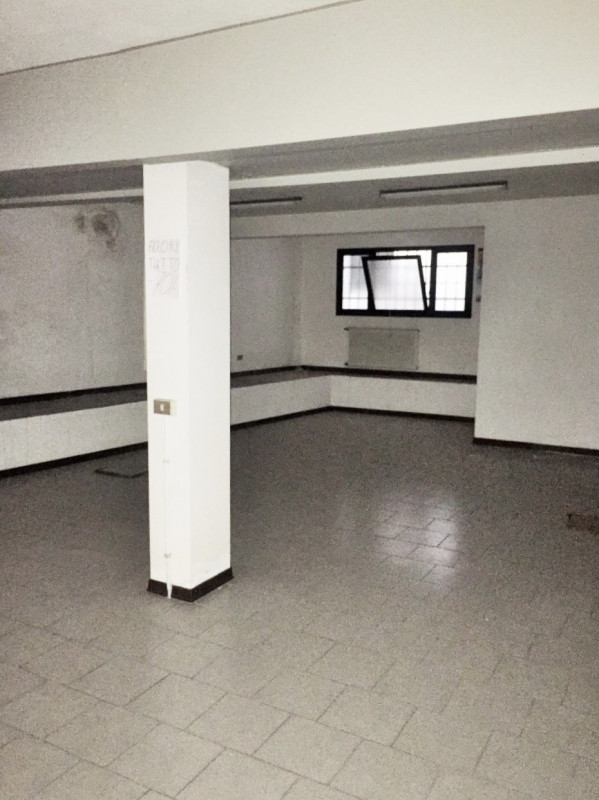 Immagine 19 di Negozio in affitto  in Via Brugnari a Castelfranco Veneto