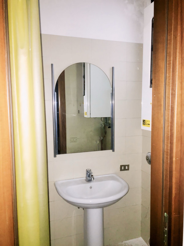 Immagine 25 di Negozio in affitto  in Via Brugnari a Castelfranco Veneto