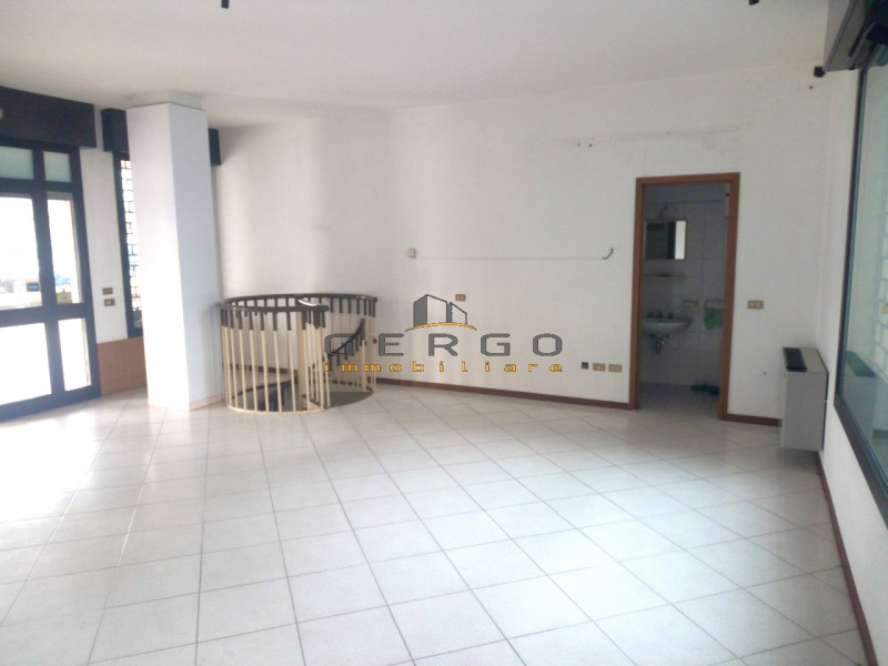 Immagine 5 di Negozio in vendita  in via M. della Salute a Padova