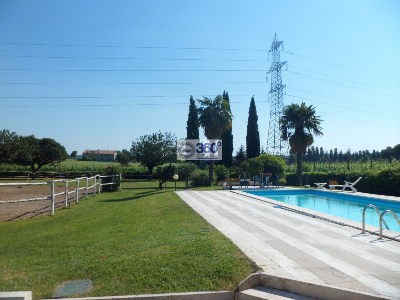 Immagine 2 di Casa indipendente in vendita  in Via Tito Speri a Corte Franca