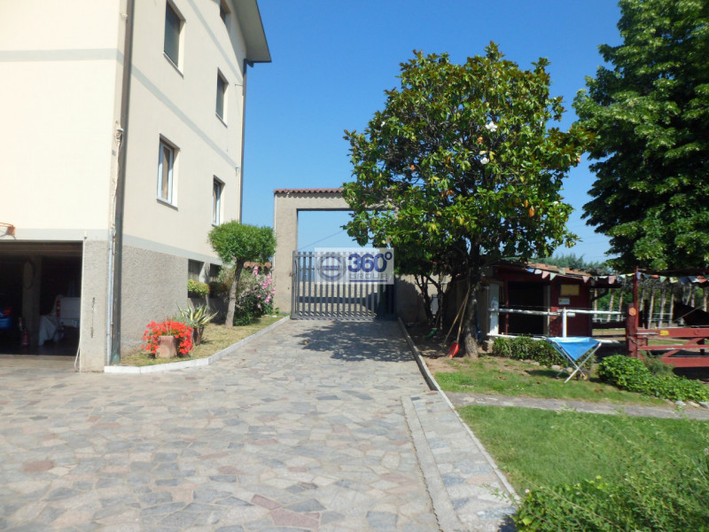 Immagine 17 di Casa indipendente in vendita  in Via Tito Speri a Corte Franca