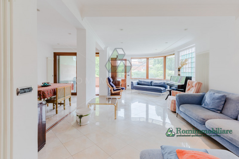 Immagine 1 di Villa in vendita  in Via Pierfranco Bonetti a Roma