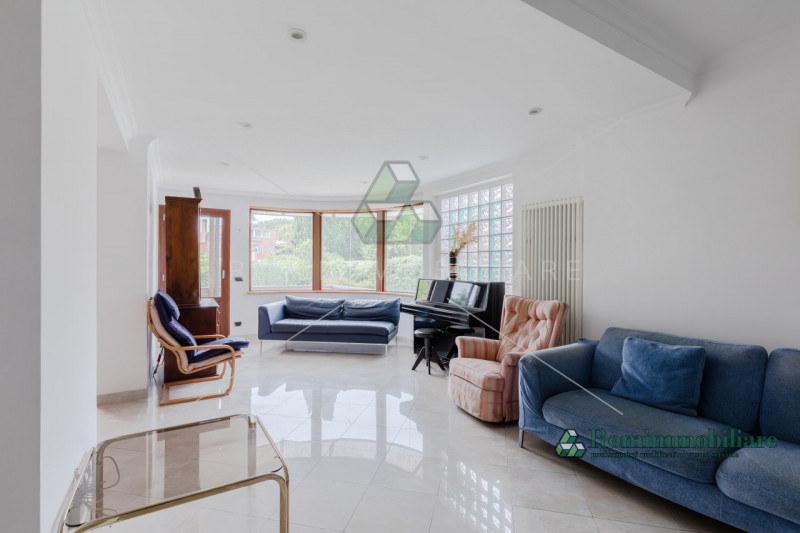 Immagine 2 di Villa in vendita  in Via Pierfranco Bonetti a Roma