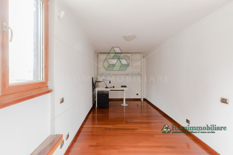 Immagine 18 di Villa in vendita  in Via Pierfranco Bonetti a Roma