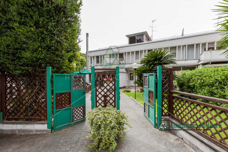 Immagine 21 di Villa in vendita  in Via Pierfranco Bonetti a Roma
