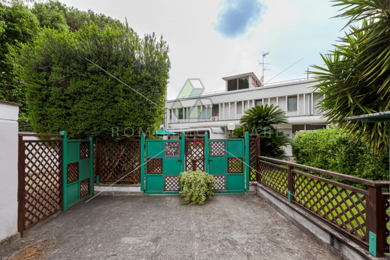 Immagine 22 di Villa in vendita  in Via Pierfranco Bonetti a Roma