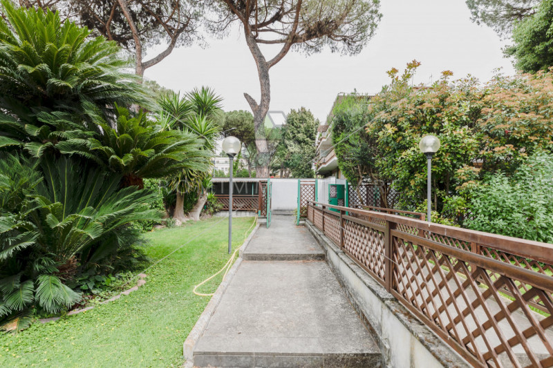 Immagine 23 di Villa in vendita  in Via Pierfranco Bonetti a Roma