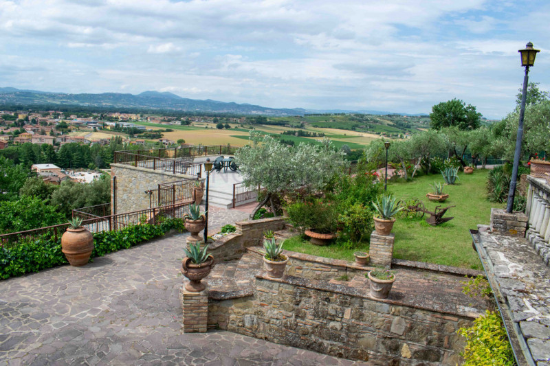 Immagine 40 di Rustico / casale in vendita  in via dell'acquedotto a Torgiano