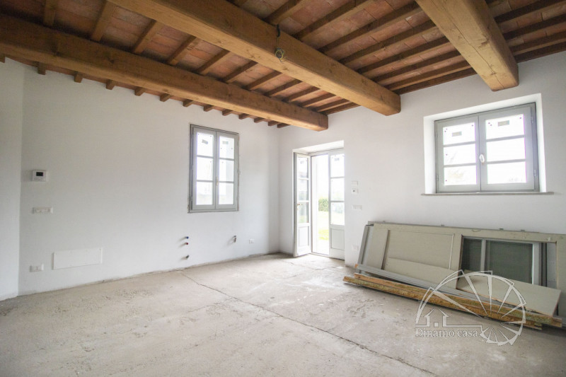 Immagine 9 di Rustico / casale in vendita  in Via Per le Case Nuove a Prato