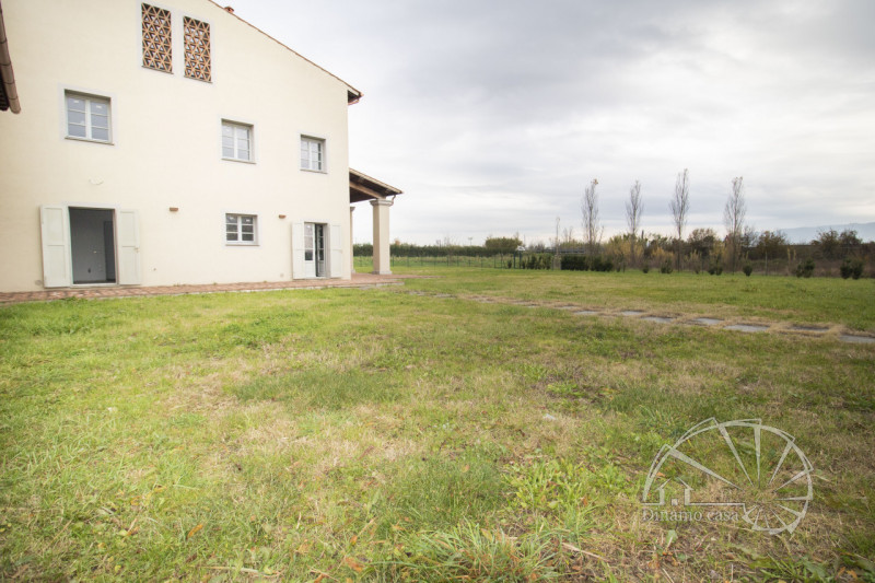 Immagine 13 di Rustico / casale in vendita  in Via Per le Case Nuove a Prato