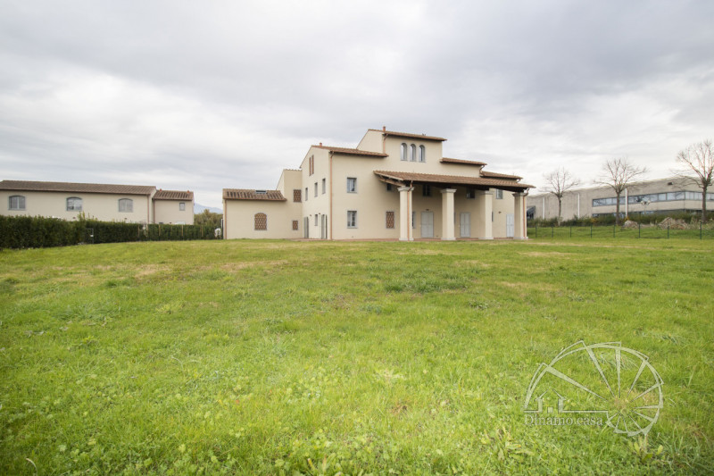 Immagine 34 di Rustico / casale in vendita  in Via Per le Case Nuove a Prato