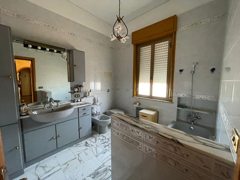 Immagine 18 di Appartamento in vendita  in Via Imera 38 a Palermo