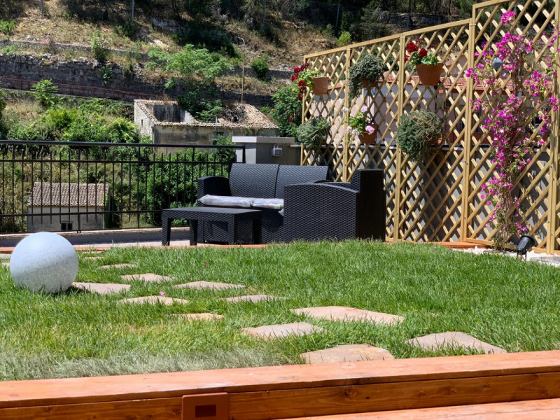 Immagine 3 di Casa indipendente in vendita  in Via Tirella a Modica