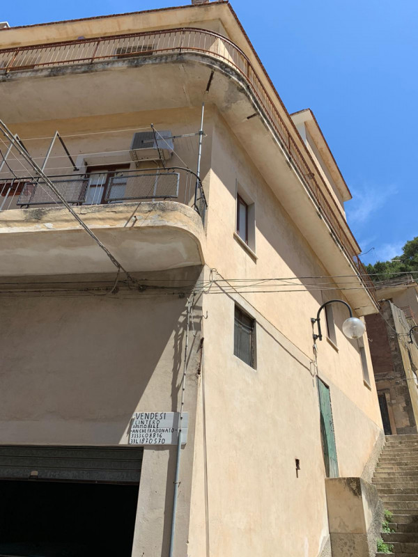 Immagine 6 di Casa indipendente in vendita  in Via Tirella a Modica
