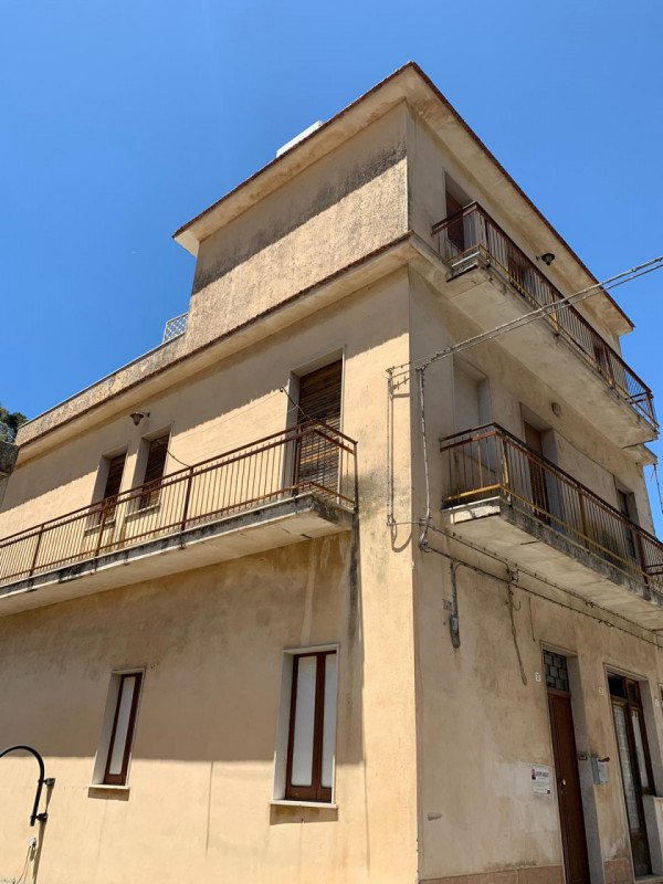Immagine 11 di Casa indipendente in vendita  in Via Tirella a Modica