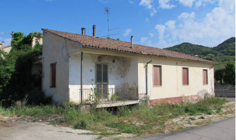 Immagine 2 di Casa indipendente in vendita  in via moschina 17/19/21 a Roncà
