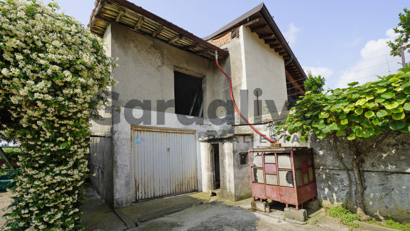 Immagine 3 di Rustico / casale in vendita  in Via Belvedere a Calvagese Della Riviera