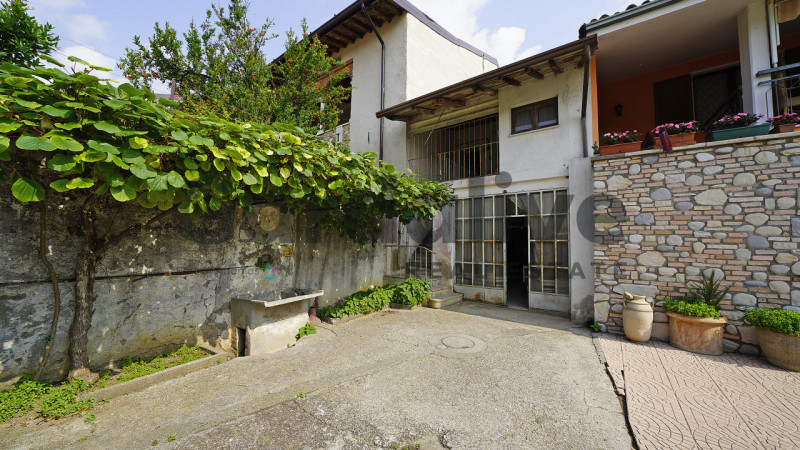 Immagine 22 di Rustico / casale in vendita  in Via Belvedere a Calvagese Della Riviera