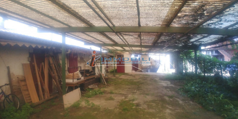 Immagine 11 di Terreno in vendita  in VIA FERRINI a Arcore