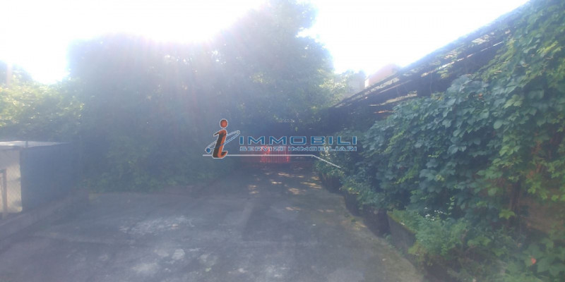 Immagine 12 di Terreno in vendita  in VIA FERRINI a Arcore